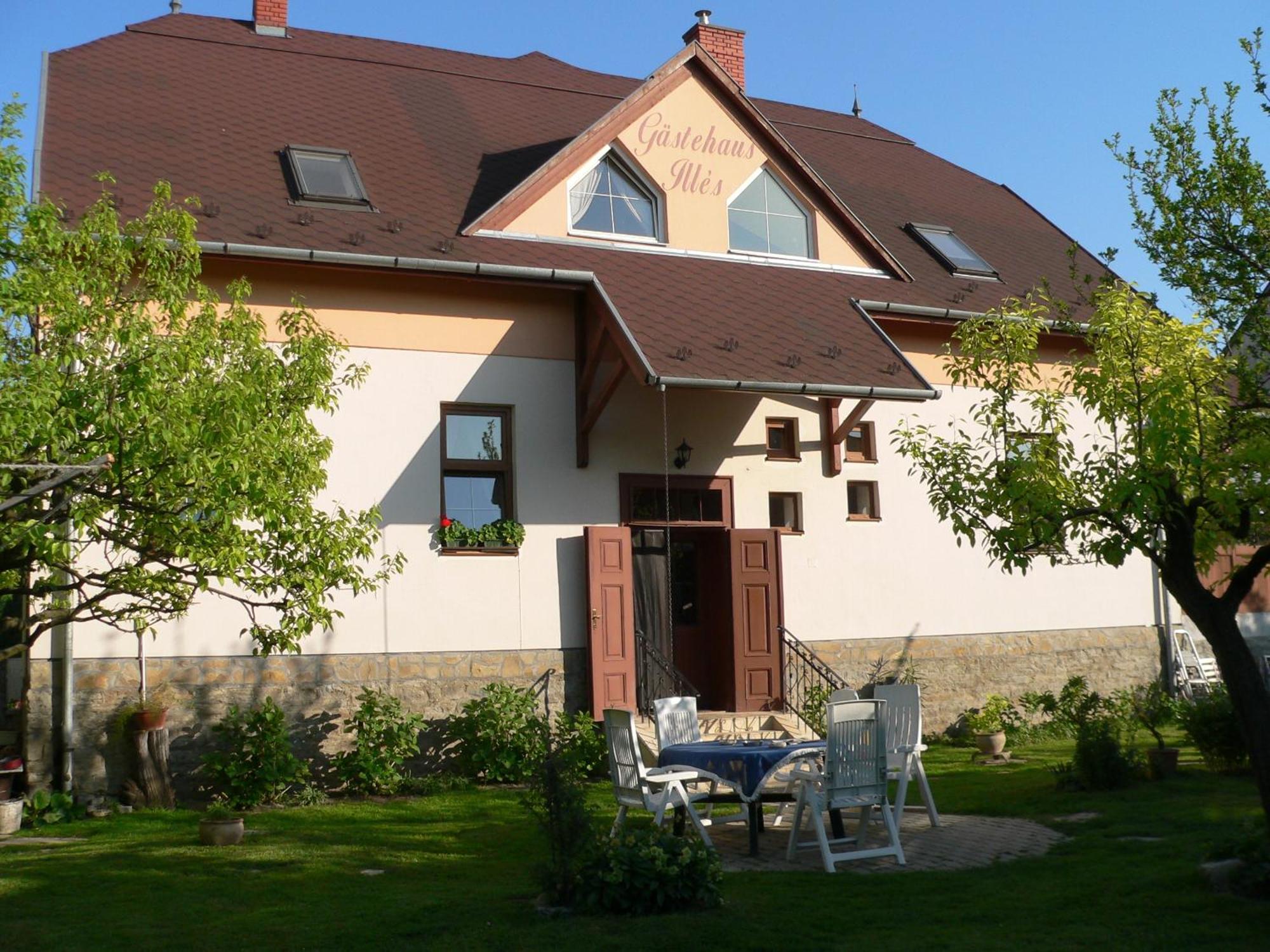Illés Vendégház Keszthely Exterior foto